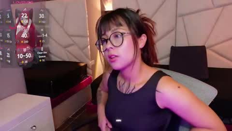 Sophi  online show from October 12, 2025, 12:04 pm