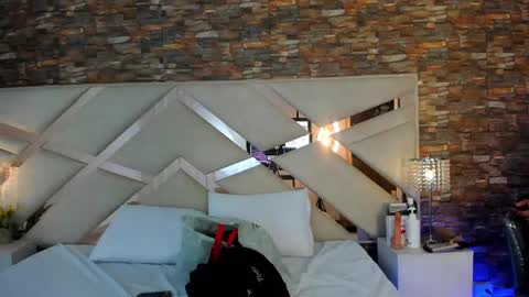 Sophia Paris online show from September 17, 2025, 3:08 am