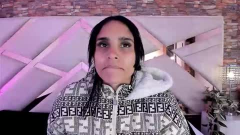 Sophia Paris online show from December 3, 2025, 3:36 am