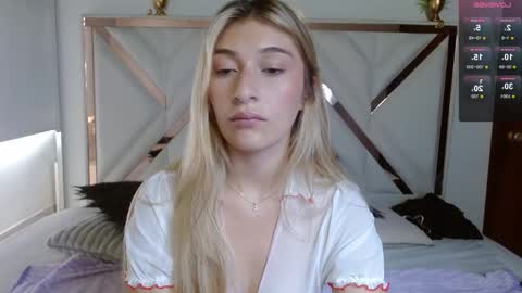 SophiaLee online show from November 17, 2025, 4:46 pm