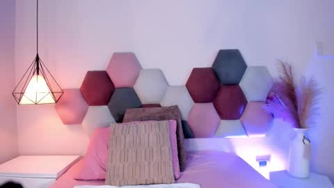 sophiacolliins online show from September 11, 2025, 12:44 am