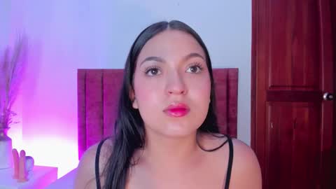 sophiacolliins online show from September 25, 2025, 11:36 am