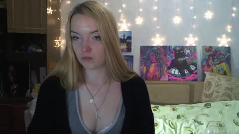 SophiaSonata online show from December 3, 2024, 3:22 pm