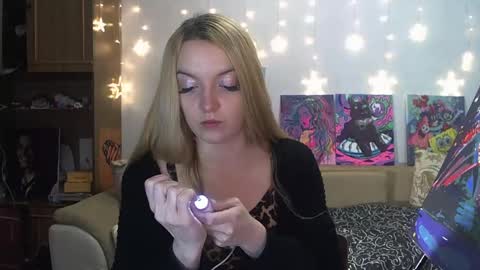 SophiaSonata online show from December 13, 2024, 6:38 pm