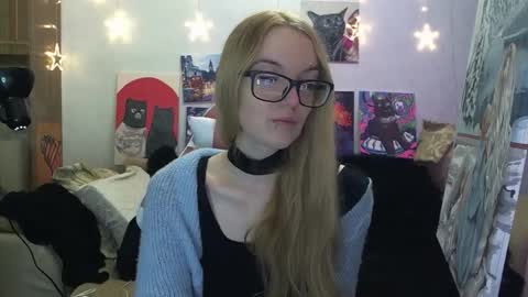 SophiaSonata online show from October 31, 2025, 1:56 pm