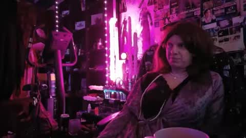 Snapshot of sophie198013 chatting on June 6, 2026, 1:11 am Sophie Satin1980 online show from June 6, 2026, 1:11 am
