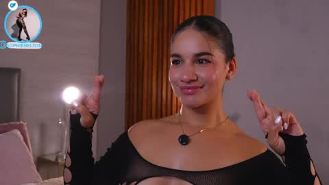 Snapshot of sophie_belton chatting on May 21, 2026, 11:23 pm sofia online show from May 21, 2026, 11:23 pm