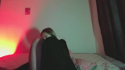 Snapshot of sophie_collins13 chatting on December 24, 2024, 12:11 am Sophie online show from December 24, 2024, 12:11 am