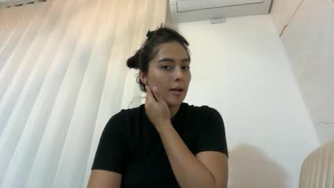 Sophie online show from May 13, 2026, 3:15 am