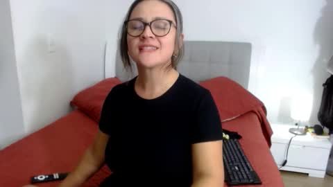 Sofa online show from March 4, 2026, 2:50 am