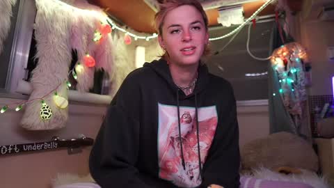 Snapshot of sophie_lovely chatting on December 5, 2024, 4:09 am derpy derpington online show from December 5, 2024, 4:09 am