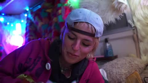 Snapshot of sophie_lovely chatting on January 28, 2025, 6:05 am derpy derpington online show from January 28, 2025, 6:05 am