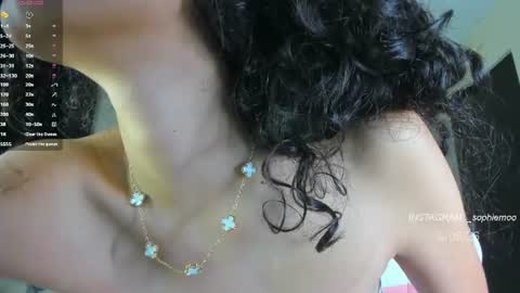 Snapshot of sophie_moo chatting on June 9, 2026, 12:39 pm Sophie online show from June 9, 2026, 12:39 pm