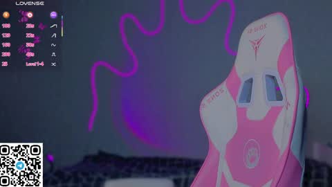 sophie_nomenal_ online show from April 20, 2026, 2:58 am