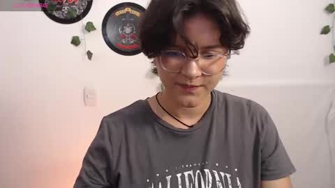 Snapshot of sophie_ross1 chatting on October 7, 2025, 12:52 am sophie_ross1 online show from October 7, 2025, 12:52 am