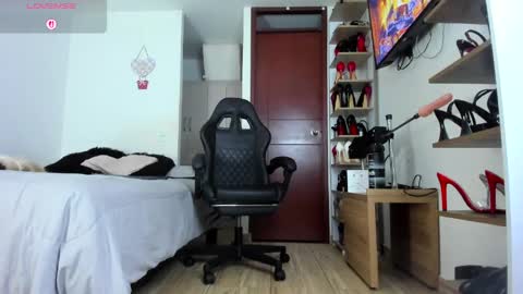 sophiebaker__ online show from June 5, 2026, 3:13 am