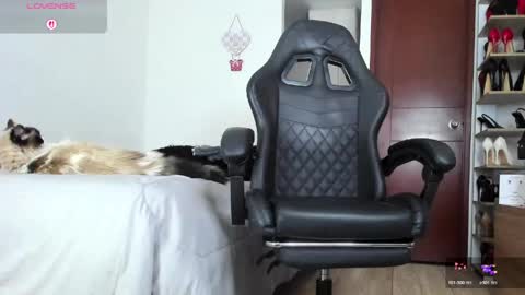 sophiebaker__ online show from June 6, 2026, 2:27 am
