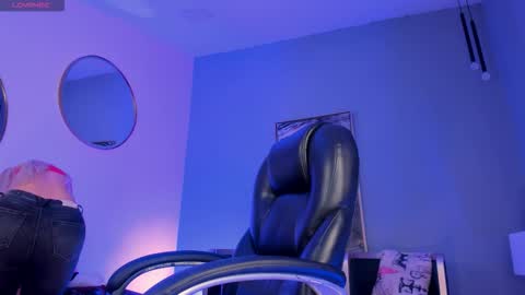 Sophie online show from December 21, 2025, 1:46 am