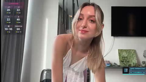 sophiebelll online show from October 28, 2025, 11:03 am