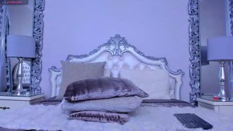 sophiebellucci online show from February 9, 2025, 7:27 am