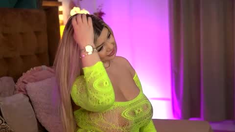 Snapshot of sophieboobsx chatting on May 15, 2026, 5:47 am Sophie online show from May 15, 2026, 5:47 am