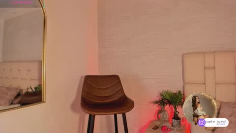 Sophie online show from September 12, 2025, 11:32 am