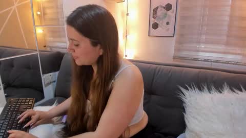 Sophie  online show from November 12, 2025, 2:06 pm