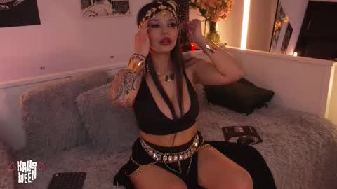 Sophiee  online show from November 1, 2025, 2:57 am