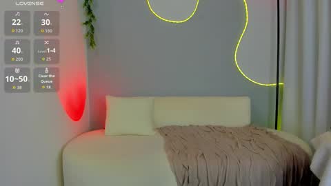 Sophie online show from December 2, 2025, 10:05 pm