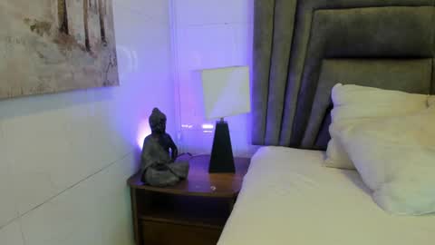 Sophie  online show from February 26, 2025, 11:30 am