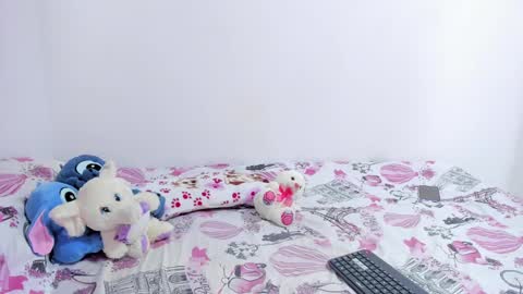 Sophie Woods  online show from February 8, 2025, 7:16 pm