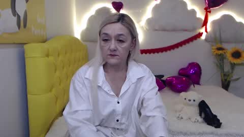 sophiekittyy online show from February 16, 2025, 10:32 am