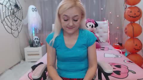 sophiekittyy online show from October 11, 2025, 6:45 am
