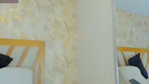 Sophie online show from December 19, 2025, 12:12 pm