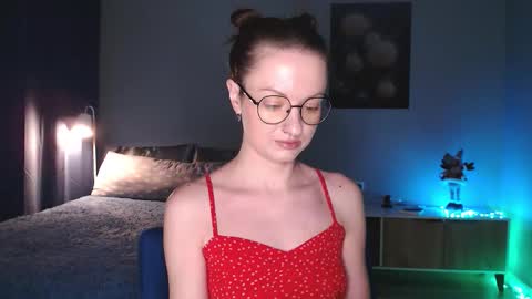 sophieleroux online show from December 14, 2025, 6:45 pm