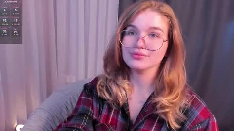 Sophie online show from October 14, 2025, 3:13 pm