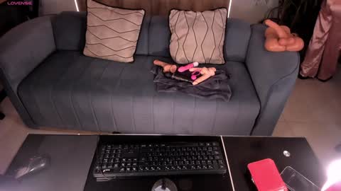 Sophie  Palmer online show from February 2, 2025, 1:19 pm