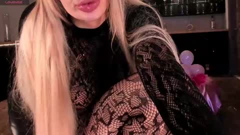 Sophie  Palmer online show from February 14, 2025, 5:03 pm