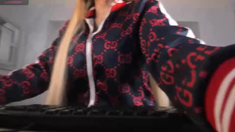 Sophie  Palmer online show from February 18, 2025, 1:55 pm