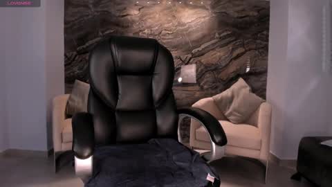 Sophie  Palmer online show from February 19, 2025, 2:12 pm