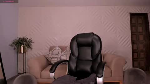 Sophie  Palmer online show from February 27, 2025, 2:43 pm