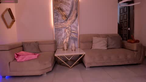 Sophie  Palmer online show from March 9, 2025, 1:26 pm