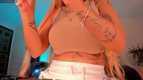 Sophie  Palmer online show from September 29, 2025, 11:04 am