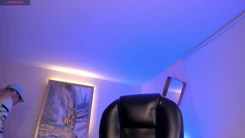 Sophie  Palmer online show from November 25, 2025, 10:37 am