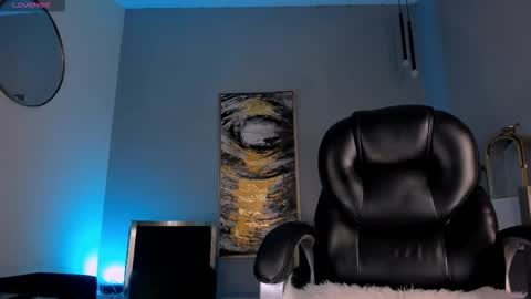 Sophie  Palmer online show from December 19, 2025, 1:18 pm