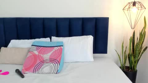 sophieturner_mg online show from December 5, 2025, 7:10 pm