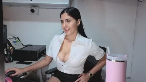 Sophiee online show from April 12, 2026, 12:15 am