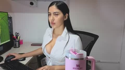 Sophiee online show from June 11, 2026, 12:32 am