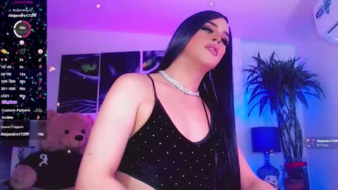 Sophie Sweet online show from November 5, 2025, 12:49 pm