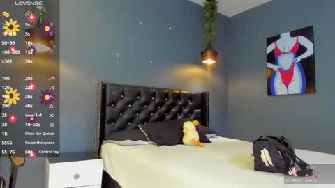 Sophie Taylor online show from November 22, 2025, 11:20 am